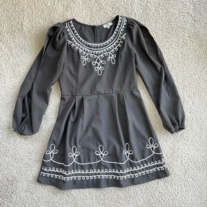 Umgee Embroidered Black White Dress, Large, Slit Sleeves Preppy Cold Shoulder